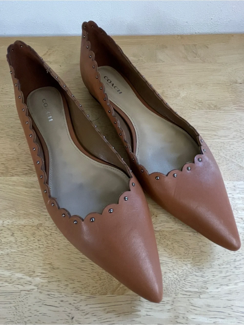 Coach Jill Scalloped Brown Studded Leather Pointed-Toe Flats Size 7.5 - Picture 1 of 12